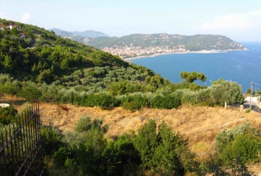DIK5 Cervo. Land with approved project of construction of three villas.