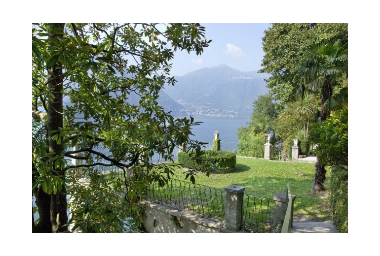 D-YK 23. New luxury villa apartment on Lake Como 