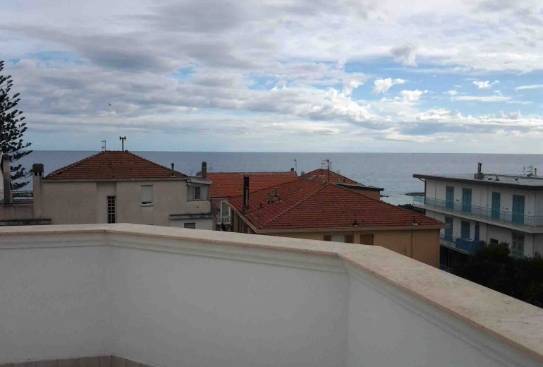 DIK154 New panoramic view penthouse in Sanremo 