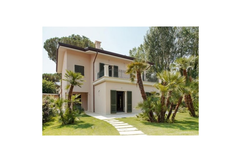 DIOA1. Luxury villa for sale, Forte dei Marmi