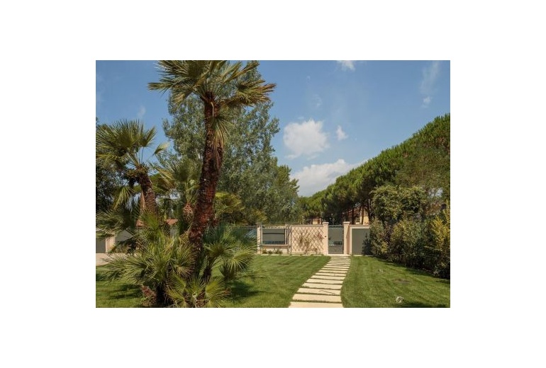 DIOA1. Luxury villa for sale, Forte dei Marmi