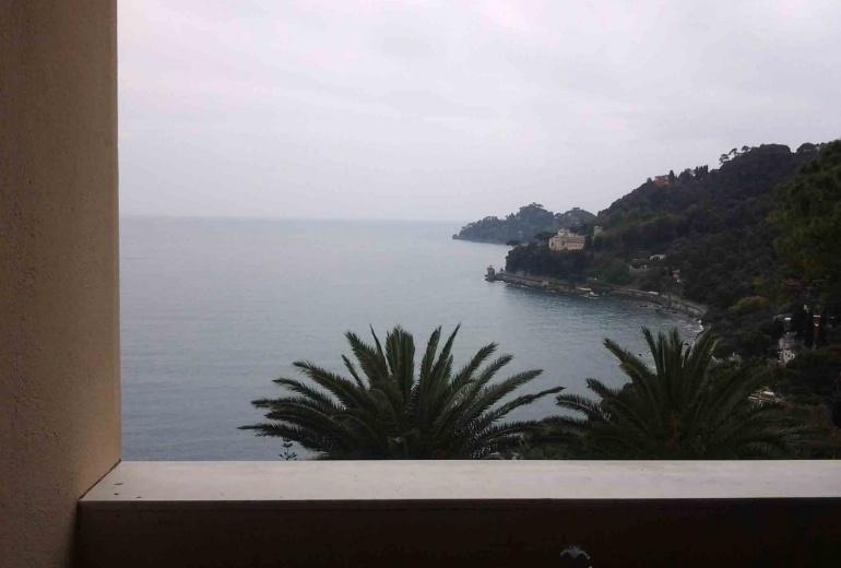 DIK220 Santa Margherita Ligure. 1st line villa apartment with a great view!