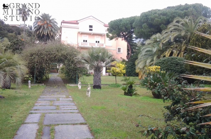 DNIK22 A beautiful 1st line villa in Sanremo. 