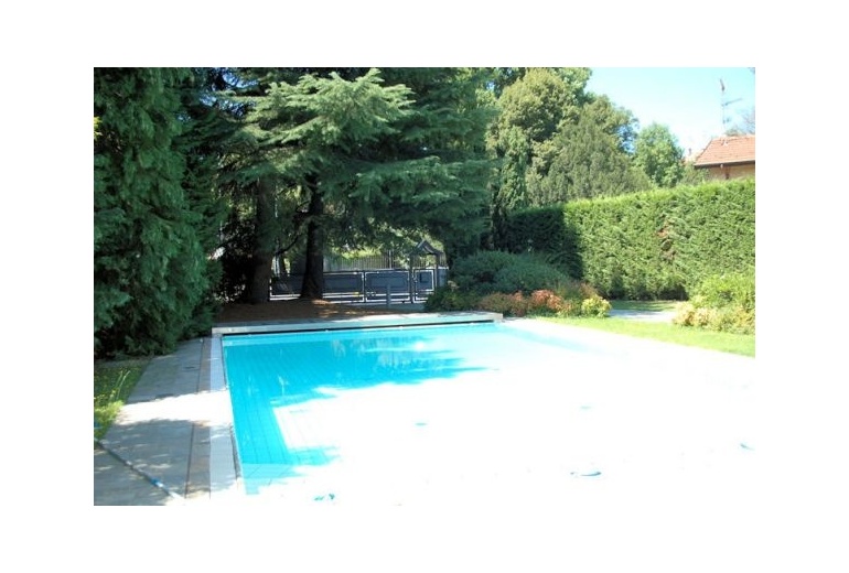 D-AU 374 A villa with a swimming pool in Arona close to Lake Maggiore