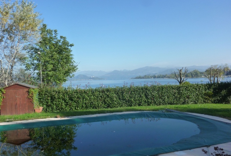 D.LB88 1st line villa on Lake Maggiore 