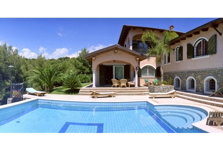 AIK31 Andora. Luxury villa with swimming-pool!