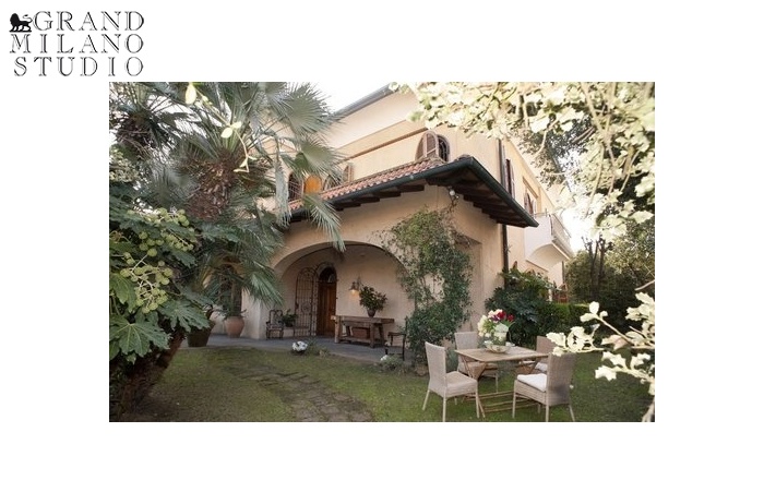DIK107  A beautiful villa in Lido Di Camaiore
