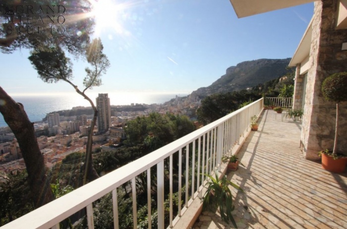Босолей. Вилла с панорамным видом на море и Монако.