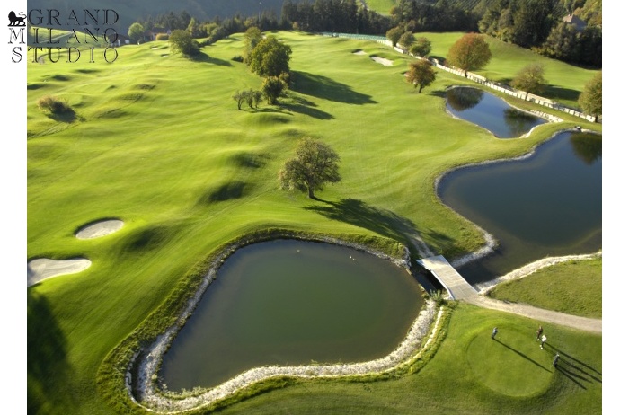 D-YK 65 Entertainment centre on Lake Garda with a golf course 