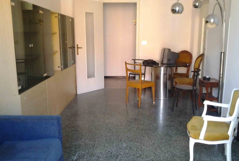 DIK218 3-bedroom spacious apartment in Sanremo city centre 