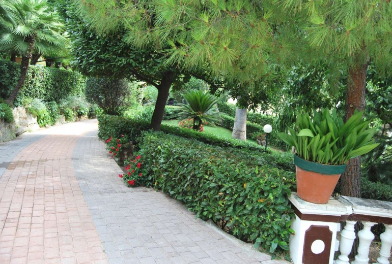 AIK2 Sanremo. Charming historical villa with garden!