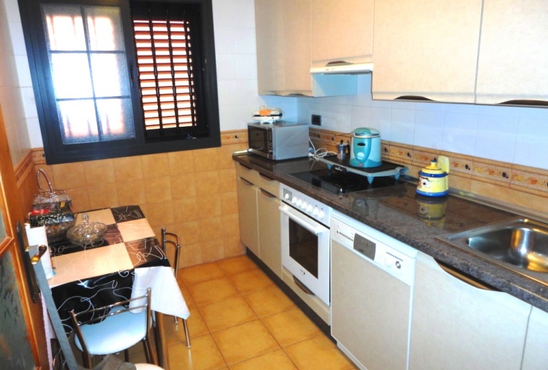 AOK57.Beautiful townhouse in a residential complex with a swimming pool in Madroñal. 