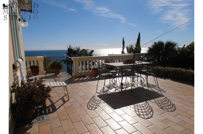DIK65 Sanremo. Beautiful villa with fantastic sea views!