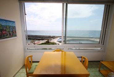 DNIK231 Sanremo. Two-bedroom apartment on the first line!