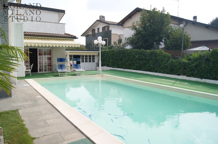 DOK28. Luxury villa in the suburbs of Milan