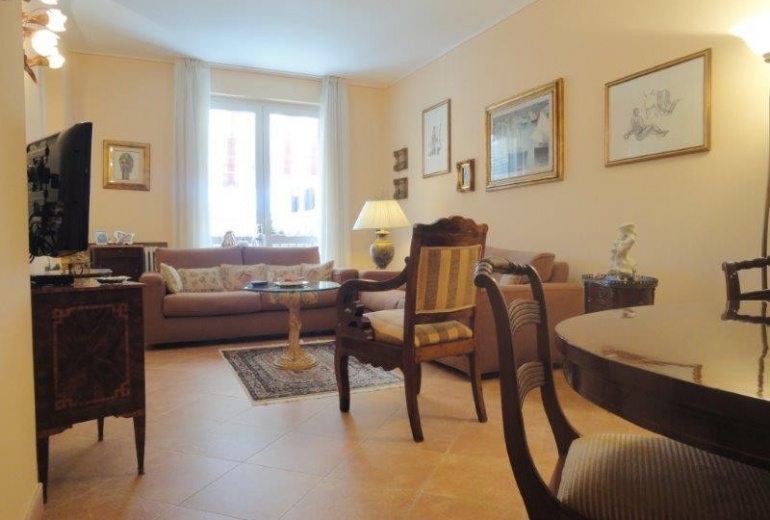 DIK199 Viareggio. Elegant apartment 100 meters from the sea!