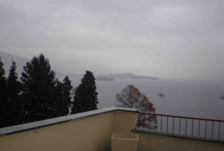 DIK184 Stresa. Excellent apartment with front terrace, 100 meters from the lake!