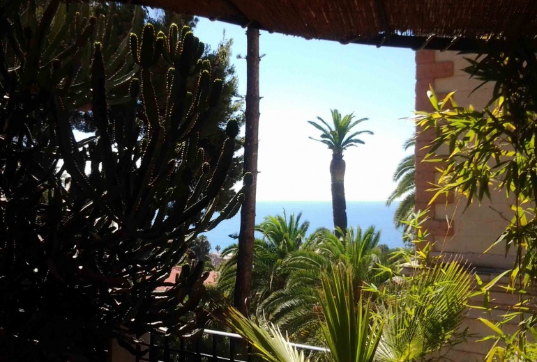 DNIK131 Sanremo. Interesting price! Beautiful villa at the sea!