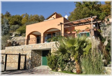 DIK264 Finale Ligure. Beautiful villa with olive gardens.