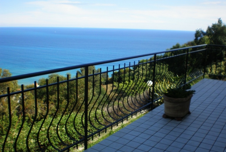 DIK15 Villa in Ventimiglia with a stunning sea-view
