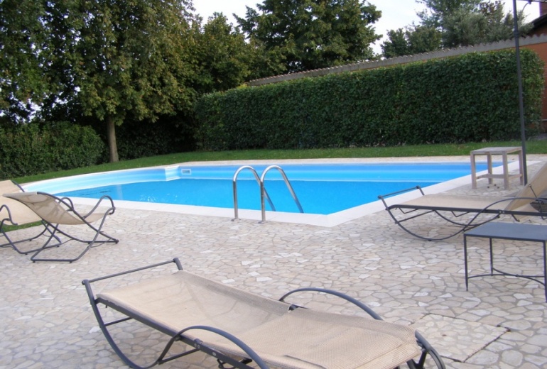 DIK75 San Pietro in Casale (Bologna). Excellent villa with swimming pool!