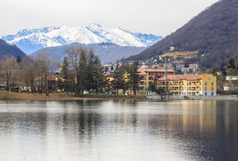 AAU409 apartments on the first line of Lugano Lake, a new residential complex