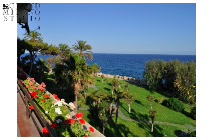 DIK250 Bordighera. First line. Two bedroom’s apartment.