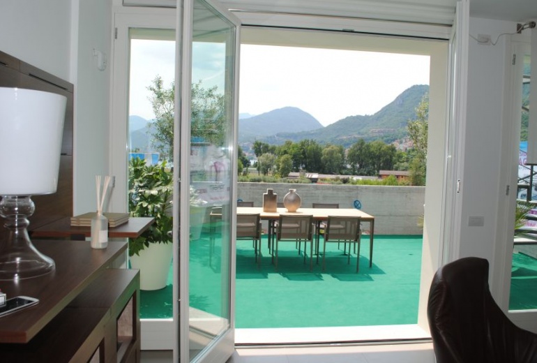 D-AU 396 Apartments with a roof swimming pool in a new residential complex on Lake Iseo 