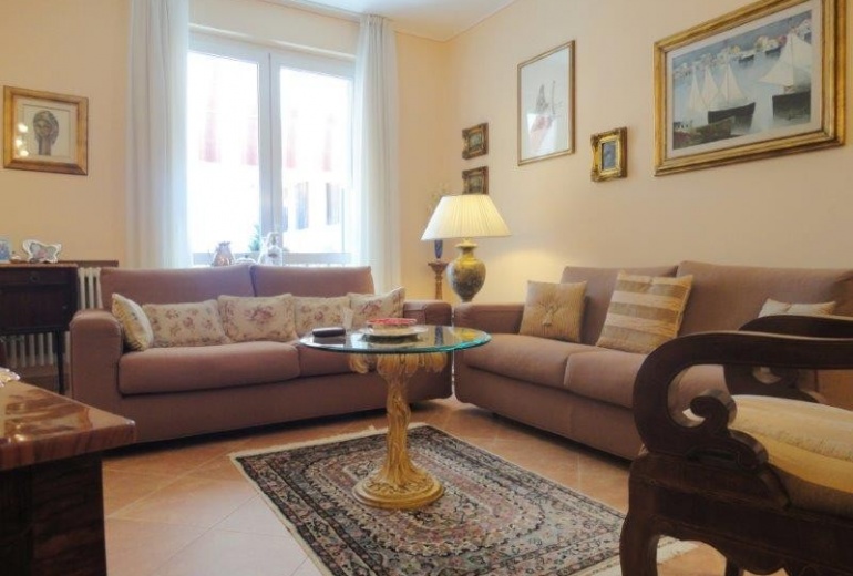 DIK199 Viareggio. Elegant apartment 100 meters from the sea!