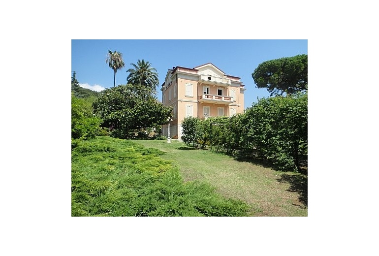 DNIK22 A beautiful 1st line villa in Sanremo. 