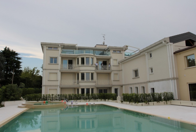 D-ALB 6 Apartments in a new residential building with a swimming pool