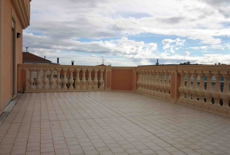 DIK154 New panoramic view penthouse in Sanremo 