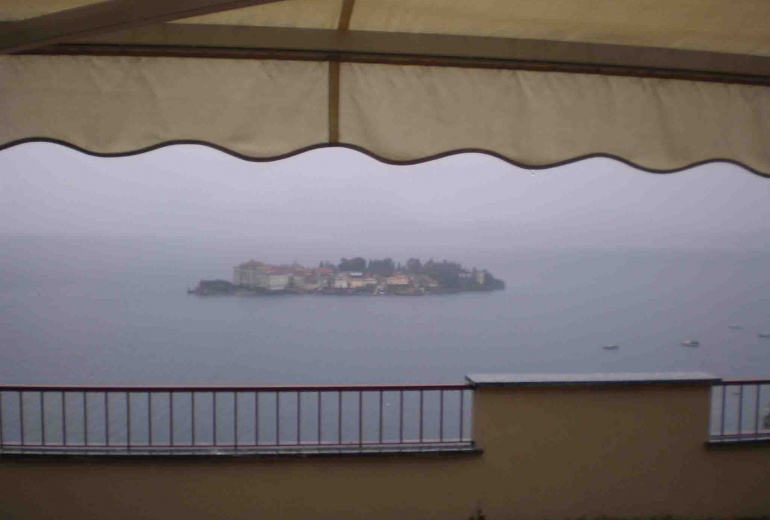 DIK184 Stresa. Excellent apartment with front terrace, 100 meters from the lake!