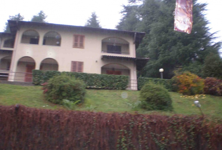 DIK184 Stresa. Excellent apartment with front terrace, 100 meters from the lake!