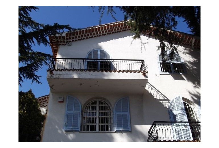 DIKN190 Sanremo. Beautiful villa with swimming pool!