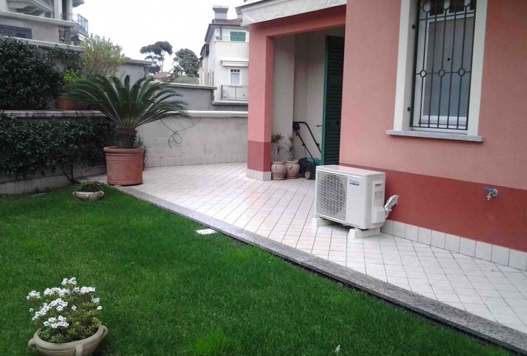 DIK192 Imperia. New elegant apartment with garden by the sea!