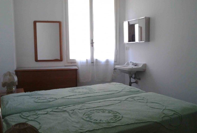 DIK218 3-bedroom spacious apartment in Sanremo city centre 