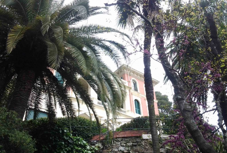 DIK220 Santa Margherita Ligure. 1st line villa apartment with a great view!