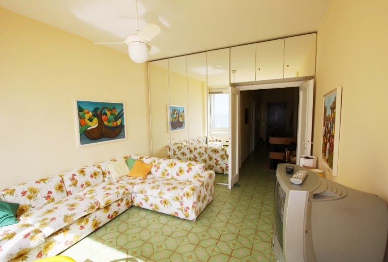 DNIK231 Sanremo. Two-bedroom apartment on the first line!