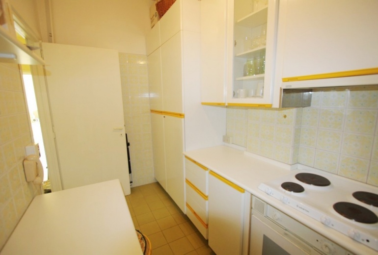 DNIK231 Sanremo. Two-bedroom apartment on the first line!