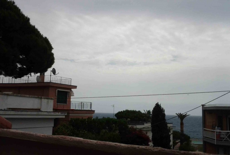 DIK232 A small villa by the sea in Sanremo 