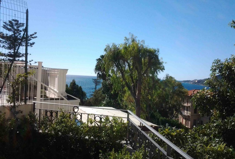 DNIK161 New villa apartment with a terrace and a garden in Sanremo 