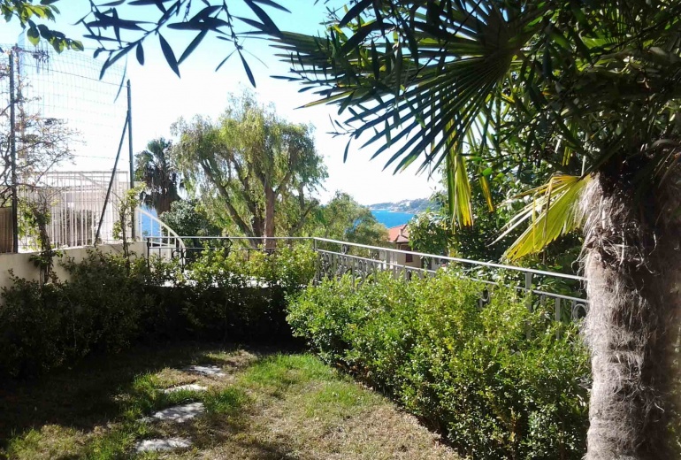 DNIK161 New villa apartment with a terrace and a garden in Sanremo 