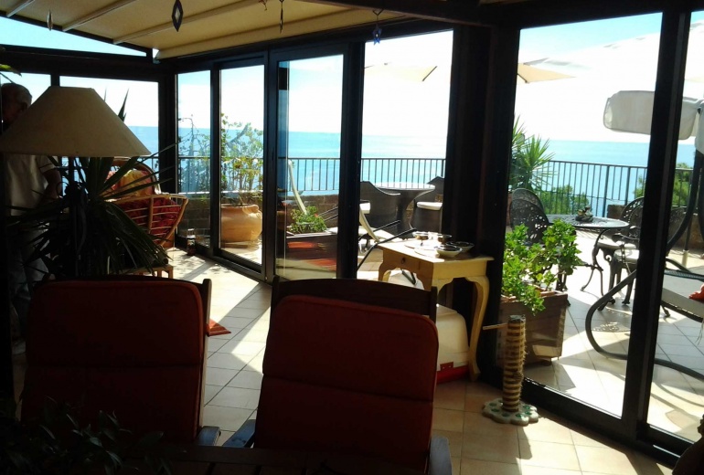 DNIK150 Imperia.Magnificent sea-views apartment with swimming pool in the villa!