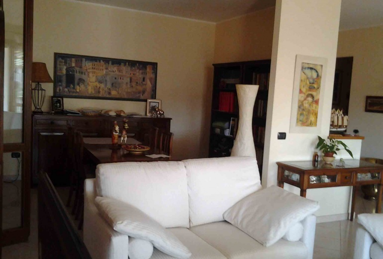 DNIK238 Sanremo. Spacious apartment with terrace and garden!