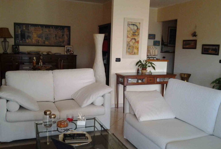 DNIK238 Sanremo. Spacious apartment with terrace and garden!