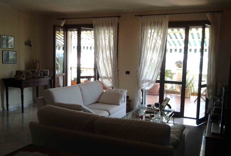 DNIK238 Sanremo. Spacious apartment with terrace and garden!