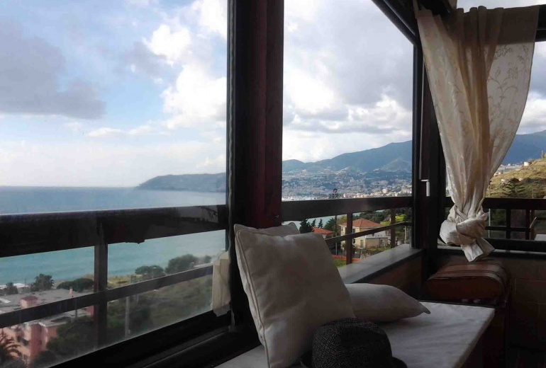 DIKN 195 Sanremo. Beautiful flat at the sea!