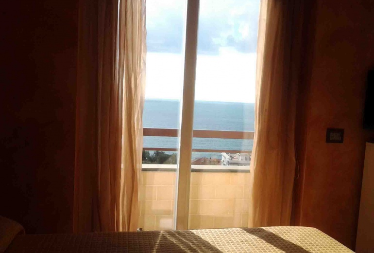 DIKN 195 Sanremo. Beautiful flat at the sea!