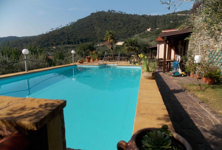 DIK251 Noli. Villa with pool in a beautiful place!